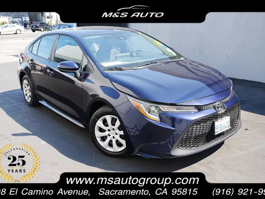 2021 Toyota Corolla LE photo 1