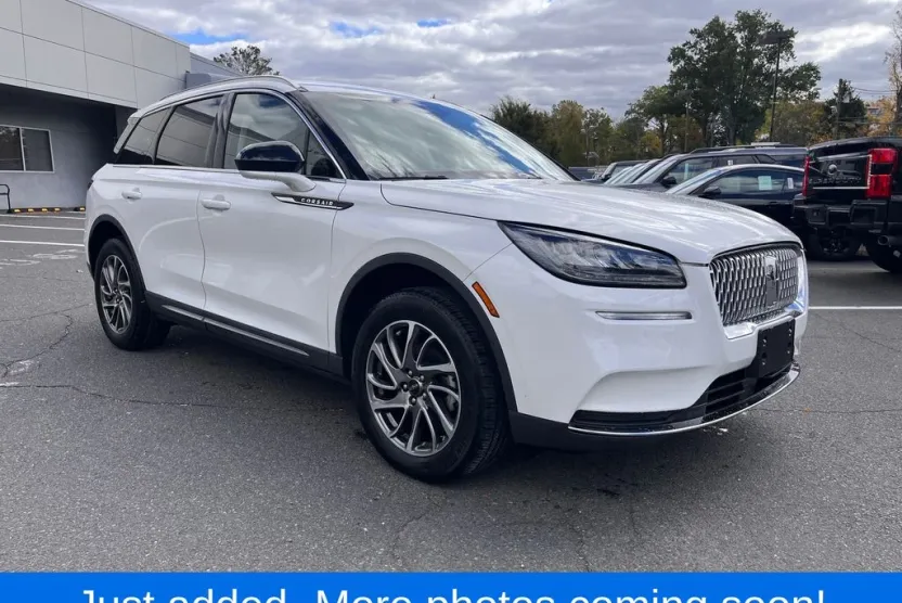 2021 Lincoln Corsair Standard photo 1