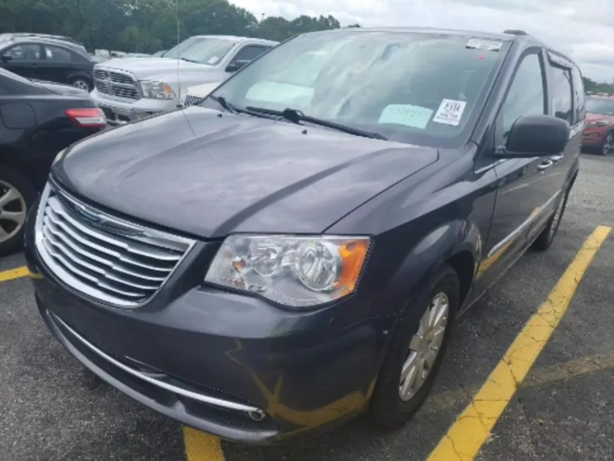 2015 Chrysler Town & Country Touring photo 1