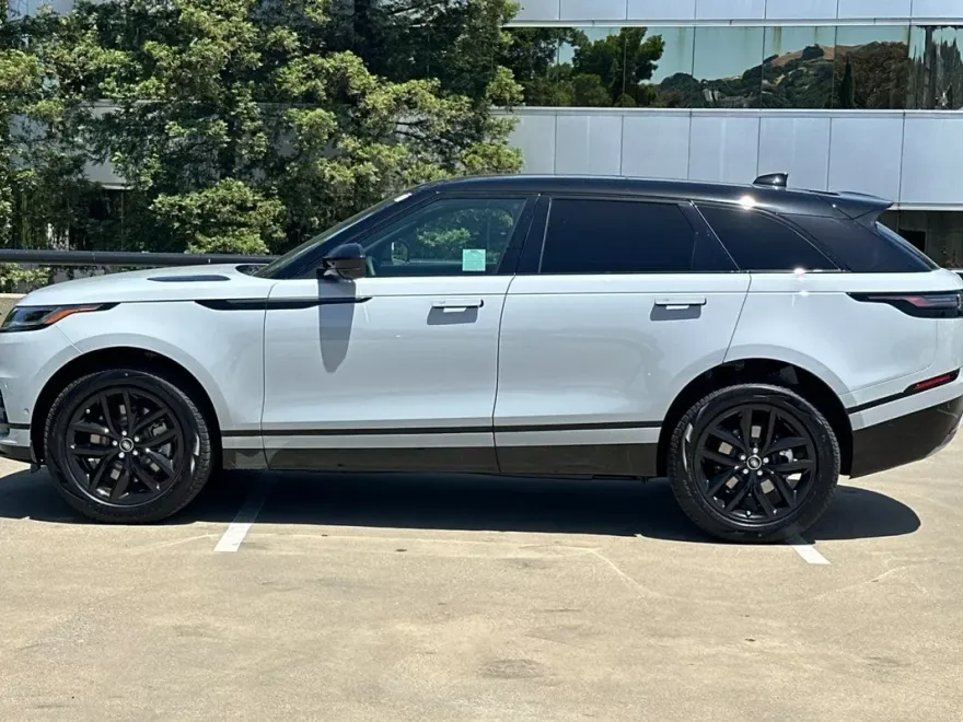 2026 Land Rover Range Rover Velar SE photo 2