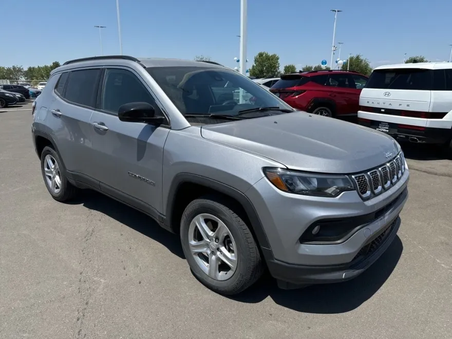 2024 Jeep Compass Latitude photo 1