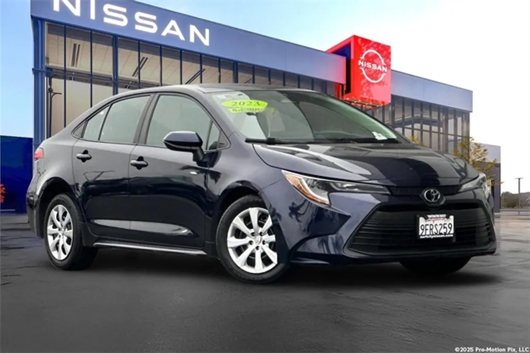 2023 Toyota Corolla LE photo 1