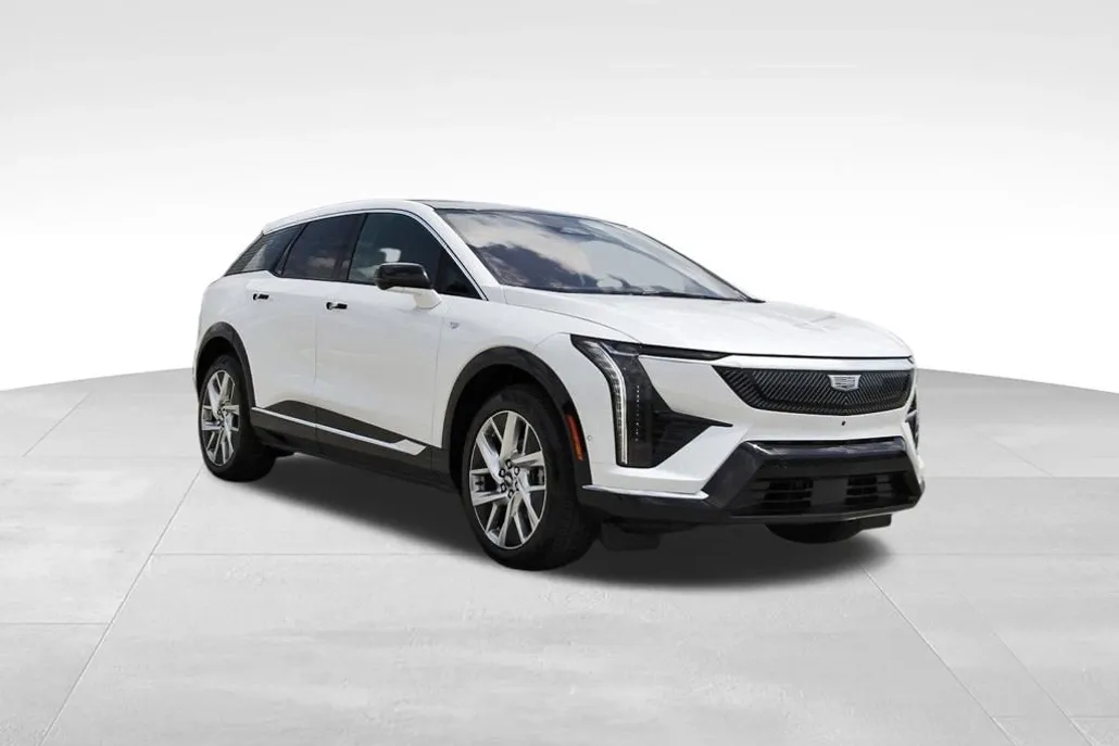 2025 Cadillac Optiq Luxury photo 1