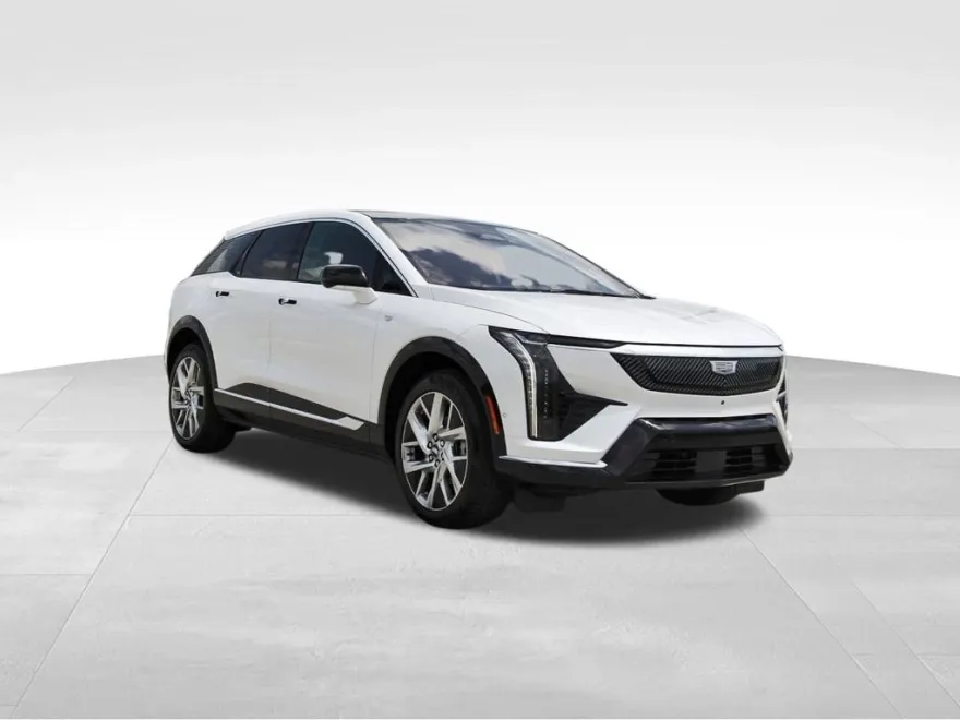 2025 Cadillac Optiq Luxury photo 1
