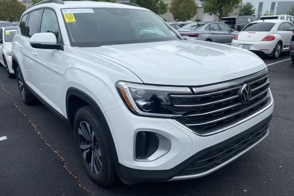 2024 Volkswagen Atlas SE photo 1