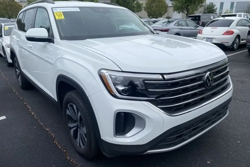 2024 Volkswagen Atlas SE photo 1