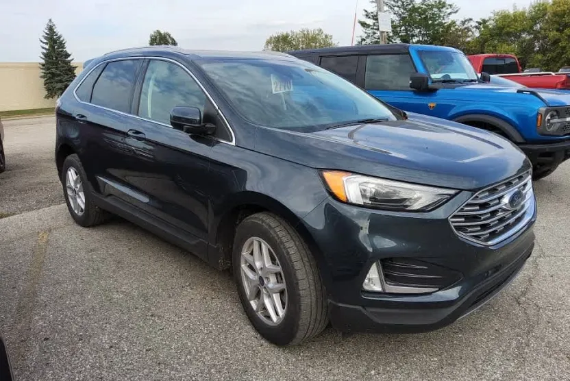 2022 Ford Edge SEL photo 1
