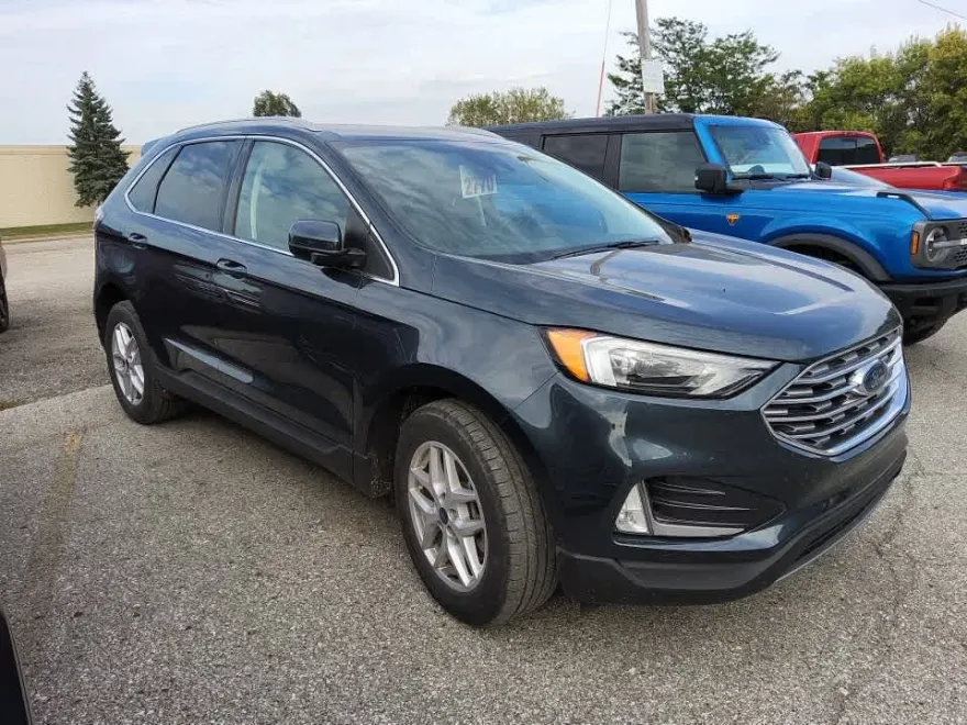 2022 Ford Edge SEL photo 1