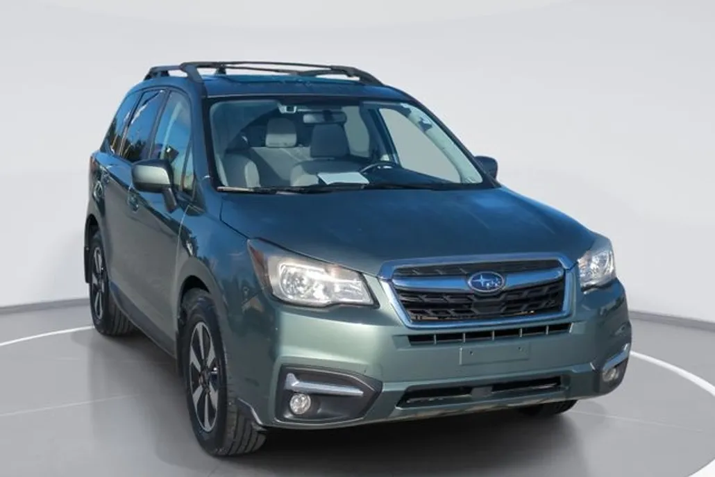 2017 Subaru Forester 2.5i Premium photo 1