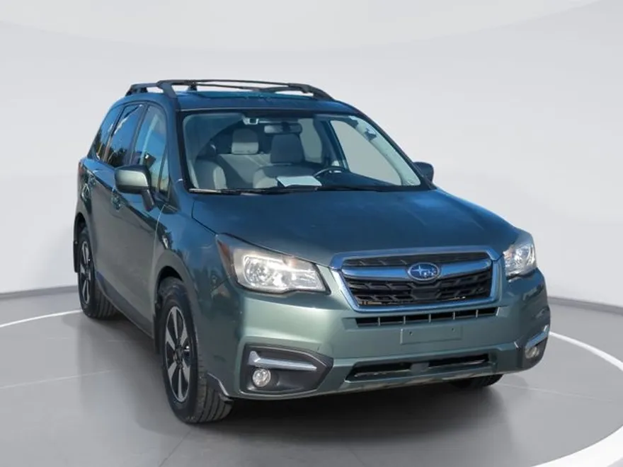 2017 Subaru Forester 2.5i Premium photo 1