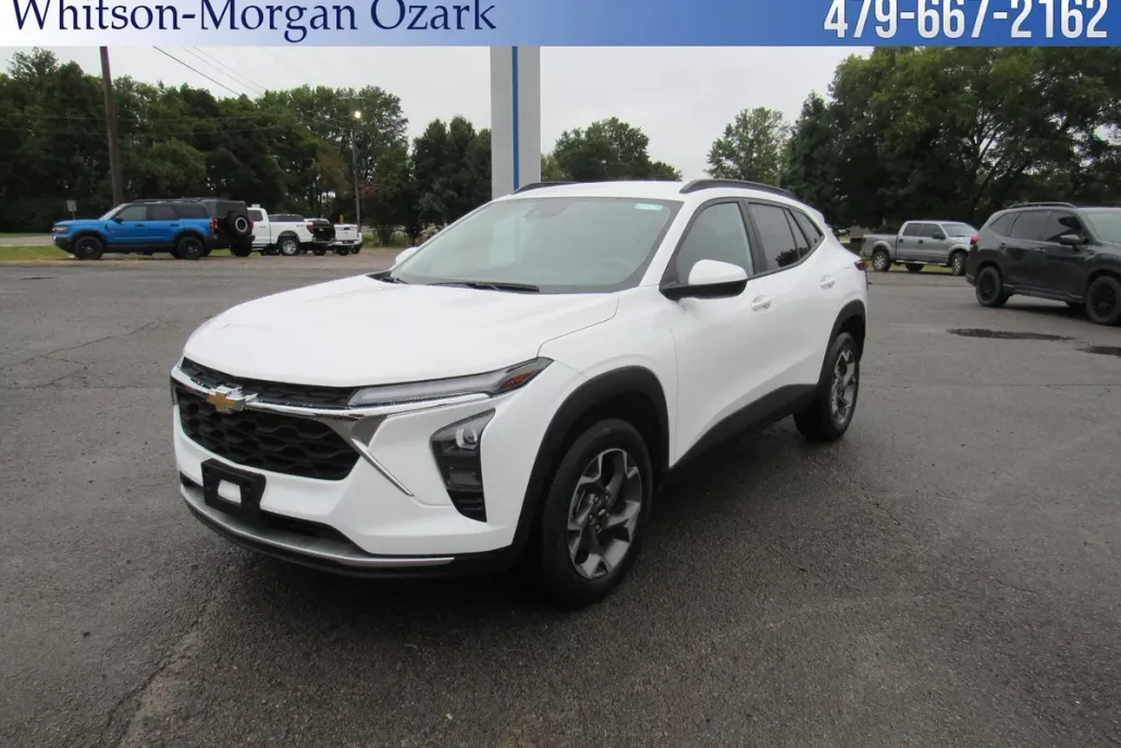 2025 Chevrolet Trax LT photo 1