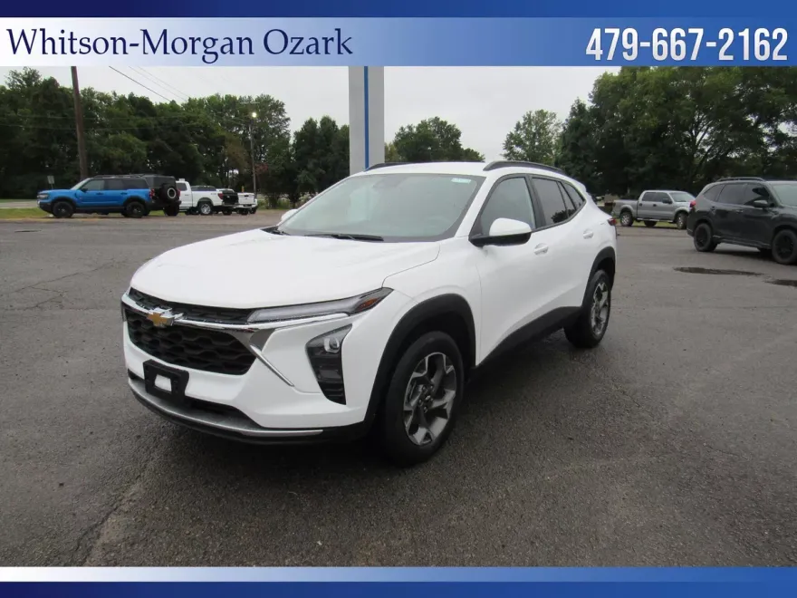 2025 Chevrolet Trax LT photo 1
