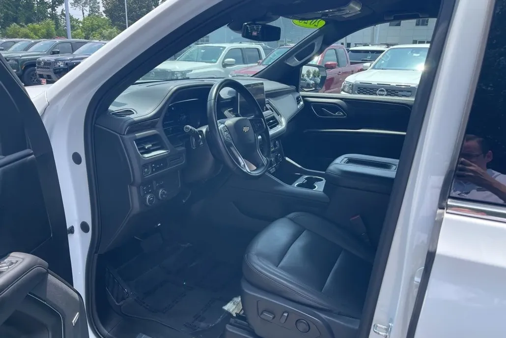 2023 Chevrolet Tahoe LT photo 1