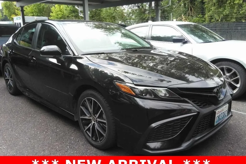 2023 Toyota Camry SE photo 1