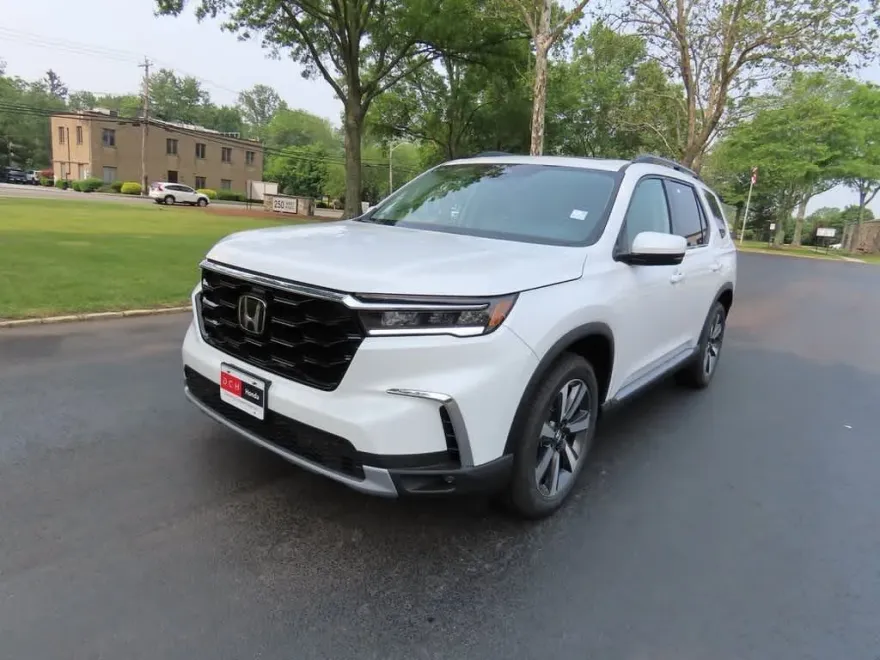 2025 Honda Pilot Touring photo 1