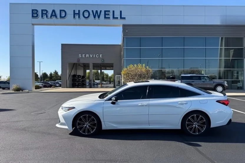 2019 Toyota Avalon Touring photo 1