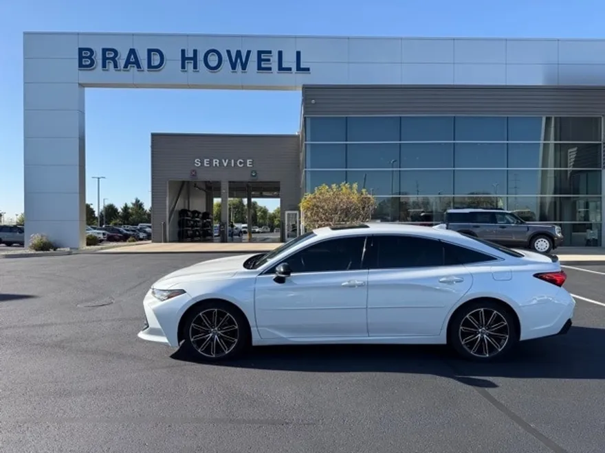 2019 Toyota Avalon Touring photo 1