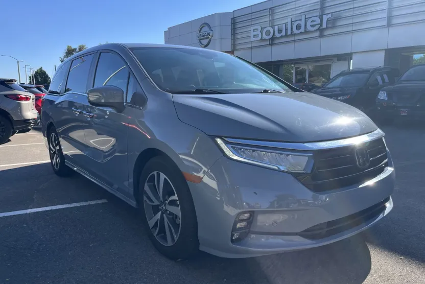 2023 Honda Odyssey Touring photo 1