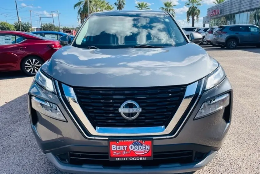 2023 Nissan Rogue SV photo 1