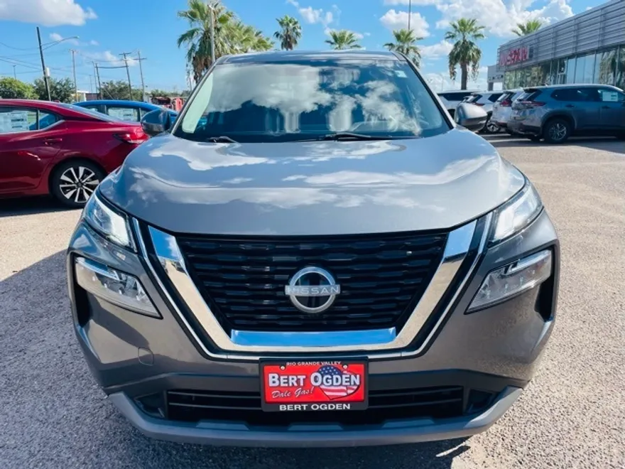 2023 Nissan Rogue SV photo 1