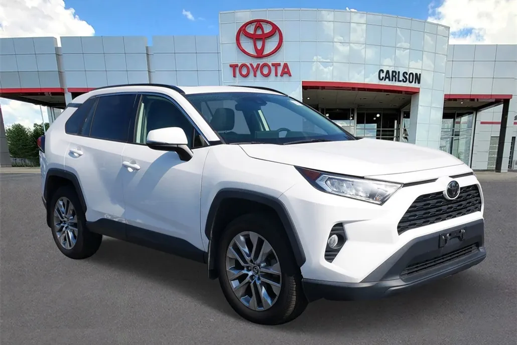 2019 Toyota RAV4 XLE Premium photo 1