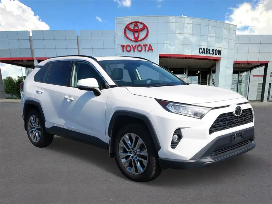 2019 Toyota RAV4 XLE Premium photo 1
