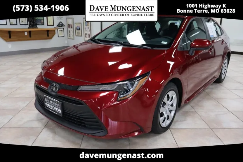 2023 Toyota Corolla LE photo 1