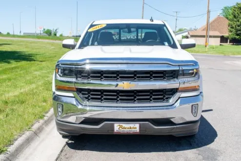 2016 Chevrolet Silverado 1500 LT photo 2
