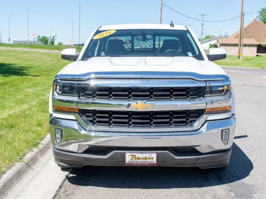 2016 Chevrolet Silverado 1500 LT photo 2