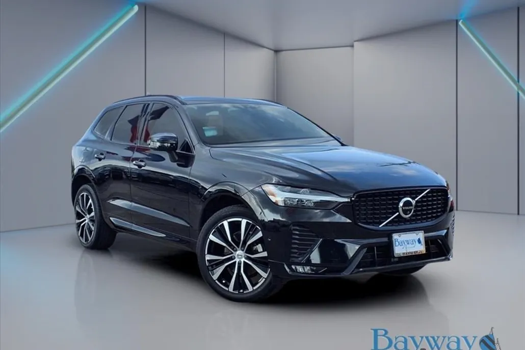 2023 Volvo XC60 B5 Plus photo 1