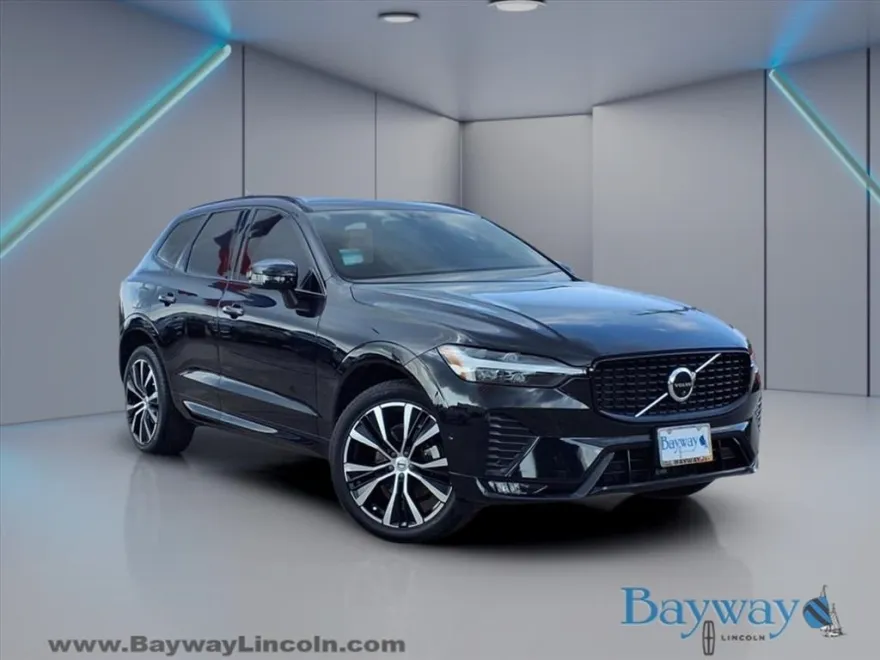 2023 Volvo XC60 B5 Plus photo 1