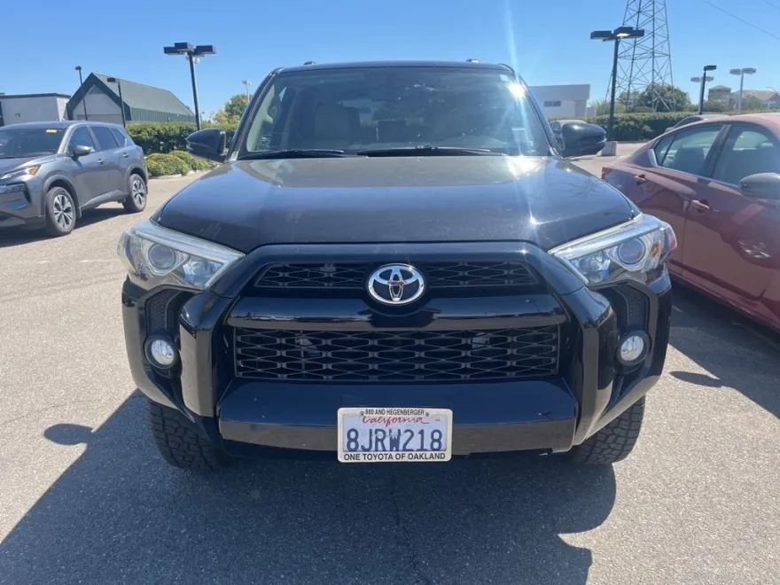 2019 Toyota 4Runner SR5 photo 1