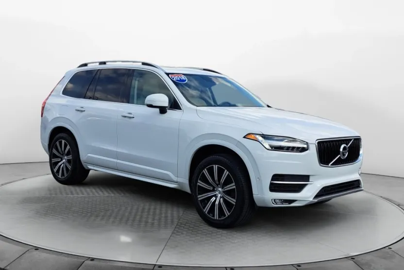 2018 Volvo XC90 T5 Momentum photo 1