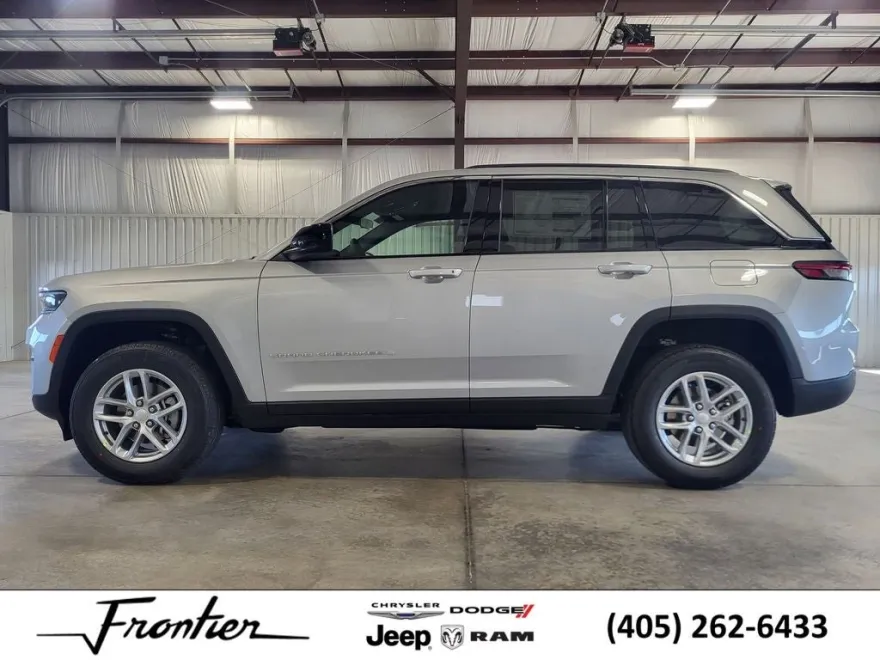 2025 Jeep Grand Cherokee Laredo Altitude photo 1