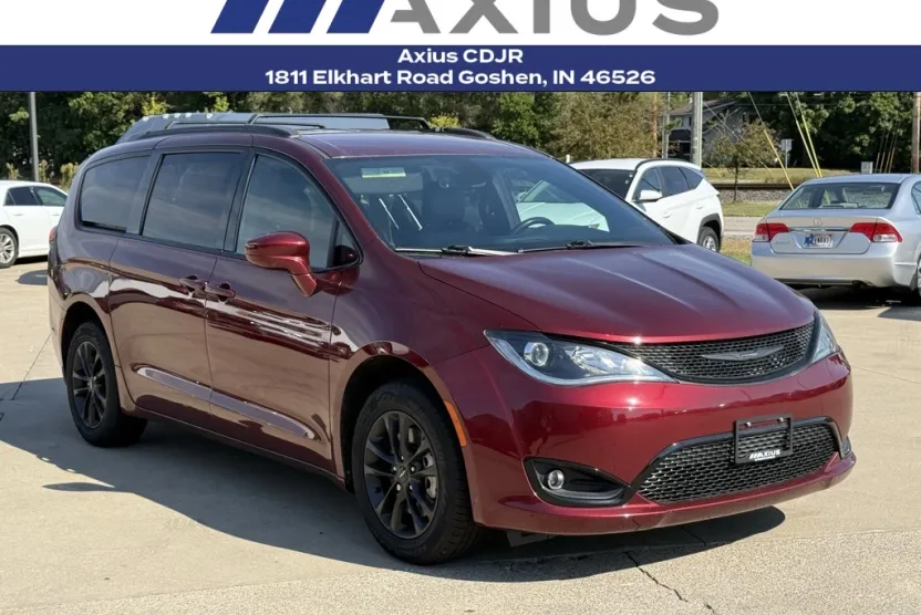 2020 Chrysler Pacifica Touring L photo 1