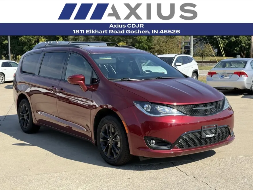 2020 Chrysler Pacifica Touring L photo 1
