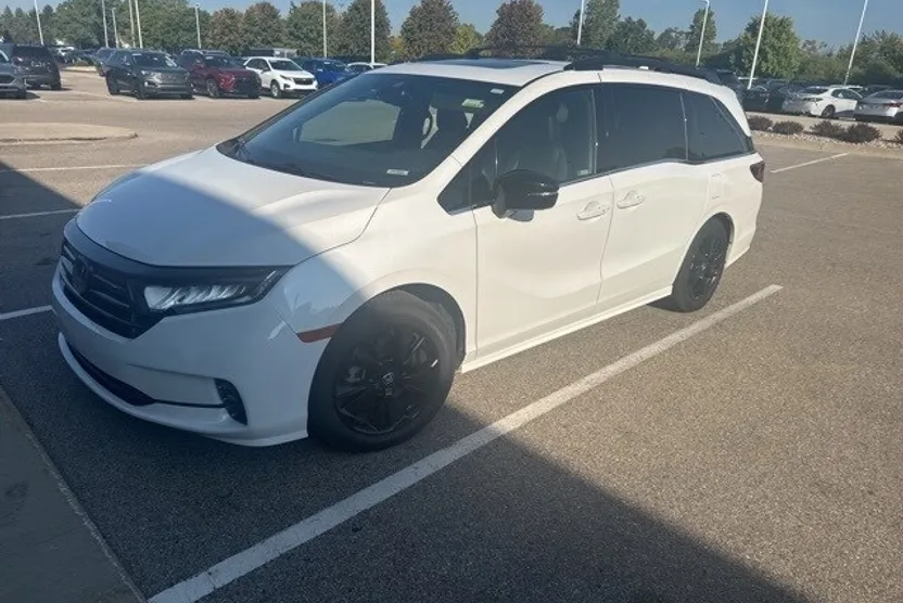 2023 Honda Odyssey Sport photo 1