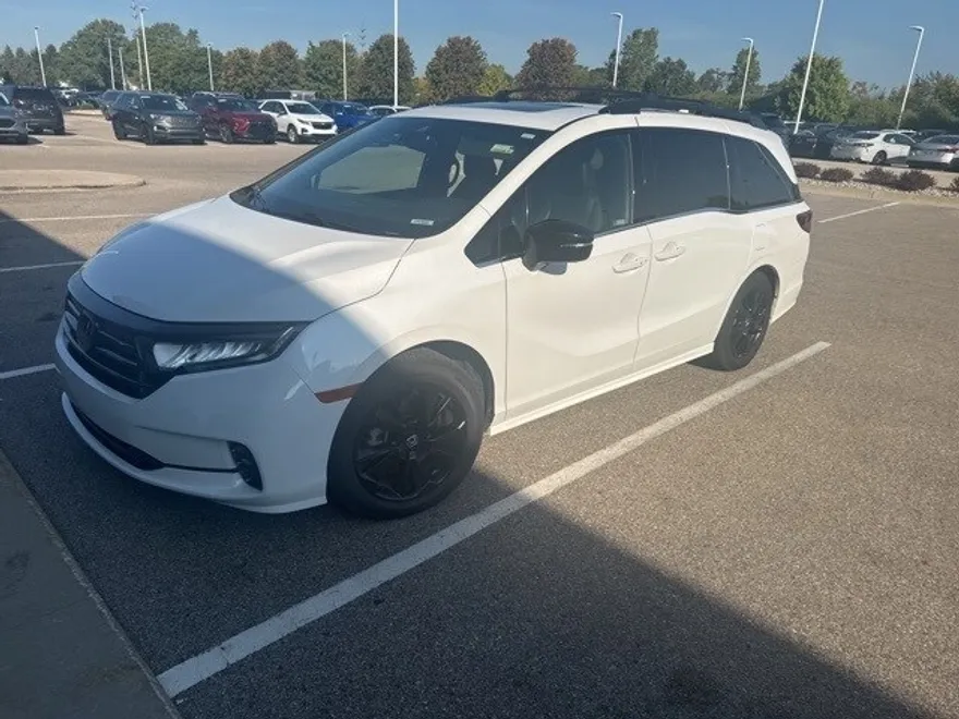 2023 Honda Odyssey Sport photo 1