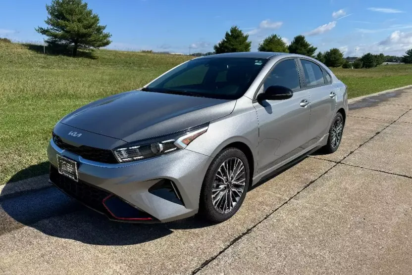 2023 Kia Forte GT-Line photo 1
