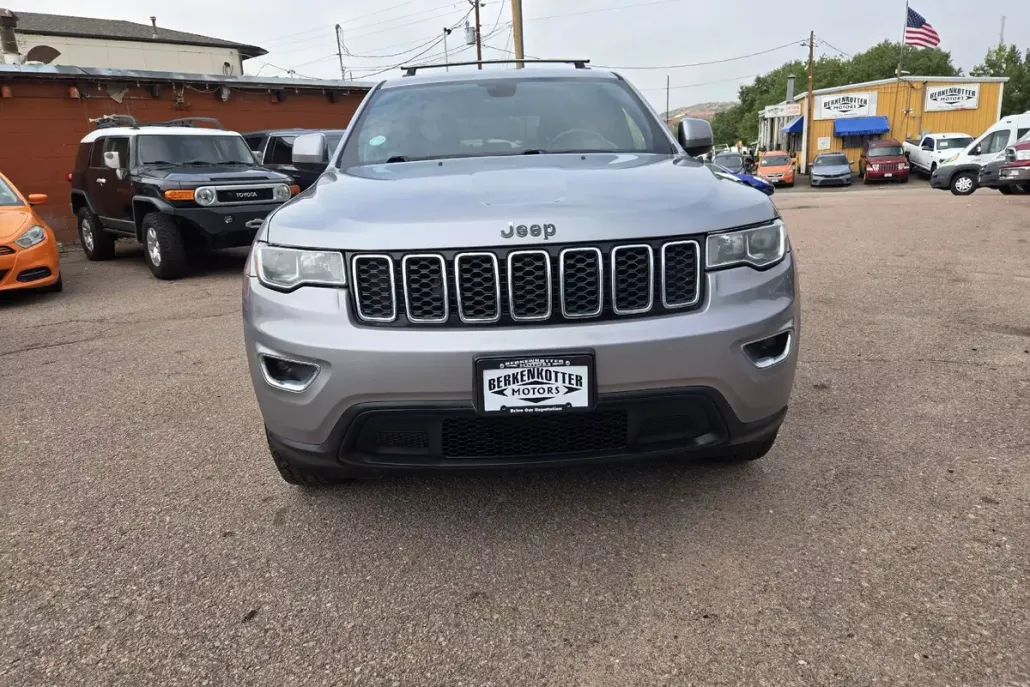2017 Jeep Grand Cherokee Laredo photo 1