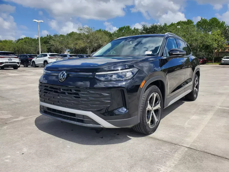 2025 Volkswagen Tiguan SE photo 1