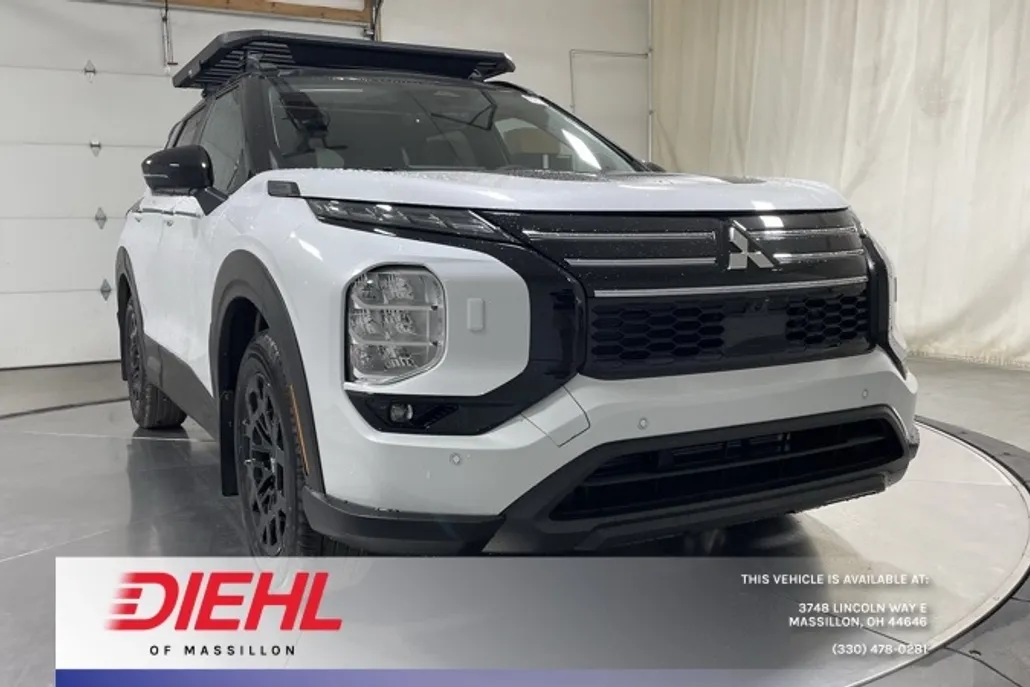 2025 Mitsubishi Outlander SE photo 1
