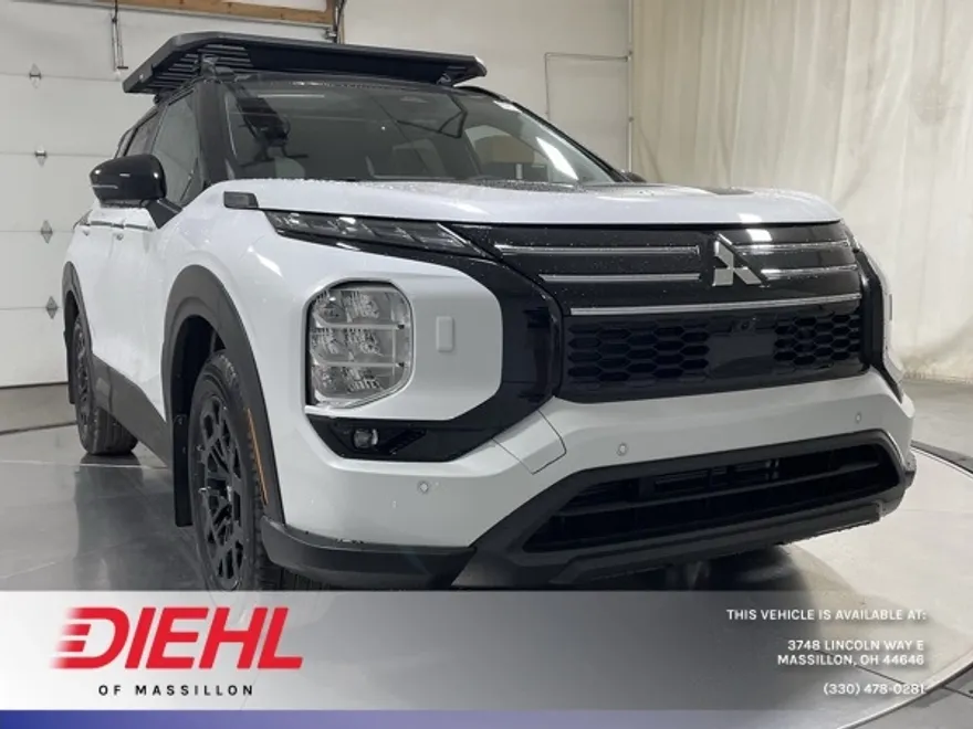 2025 Mitsubishi Outlander SE photo 1