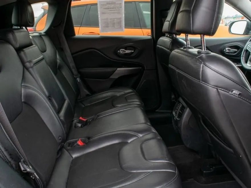 2019 Jeep Cherokee Latitude photo 18