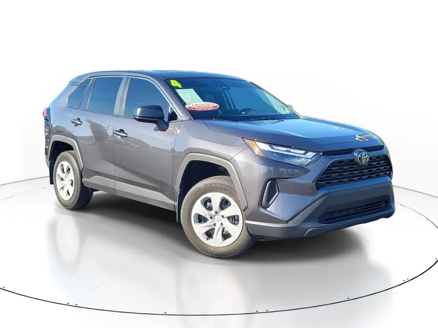 2024 Toyota RAV4 LE photo 1