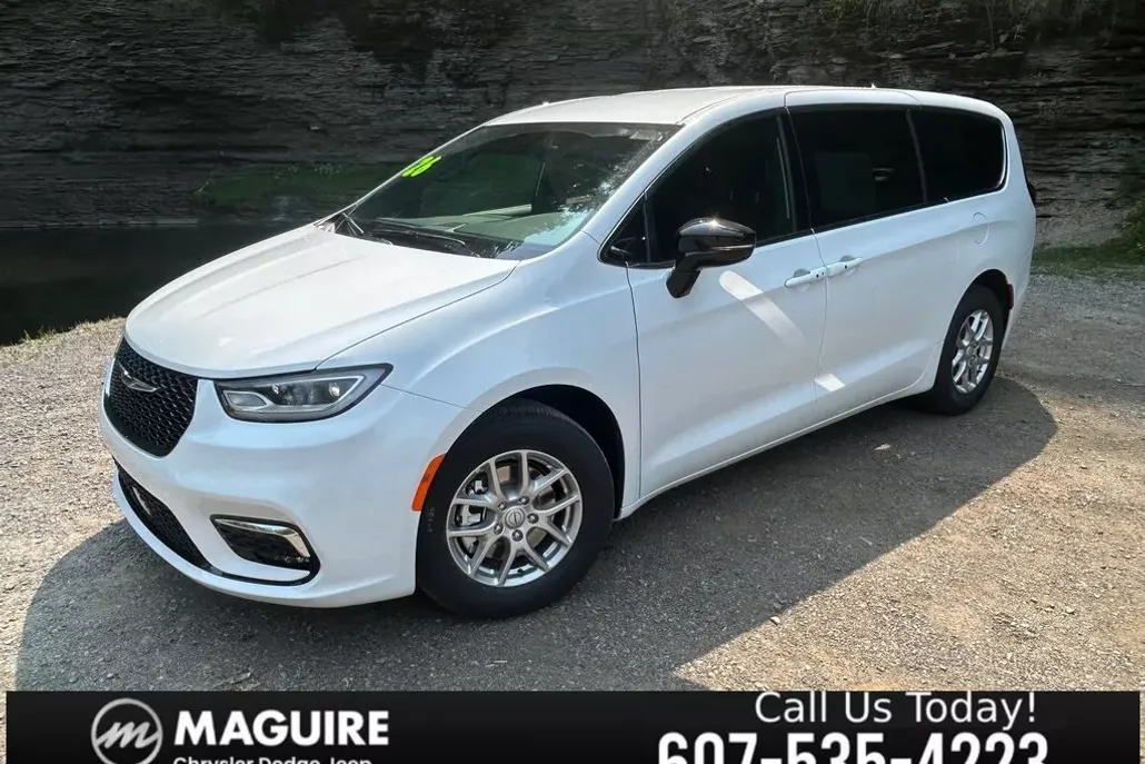 2026 Chrysler Pacifica photo 1