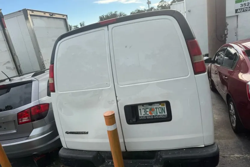 2017 Chevrolet Express 3500 Cargo Van photo 1