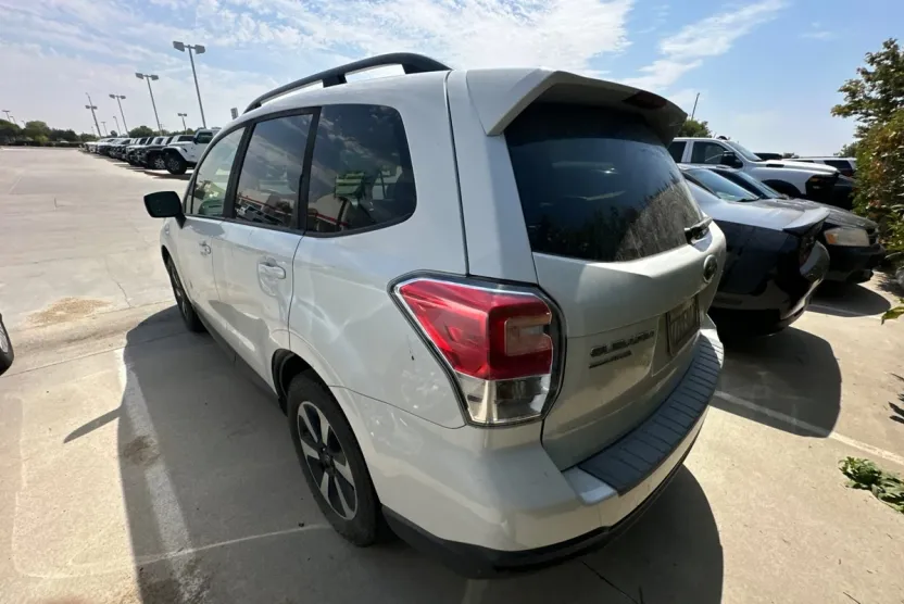 2018 Subaru Forester 2.5i Premium photo 1