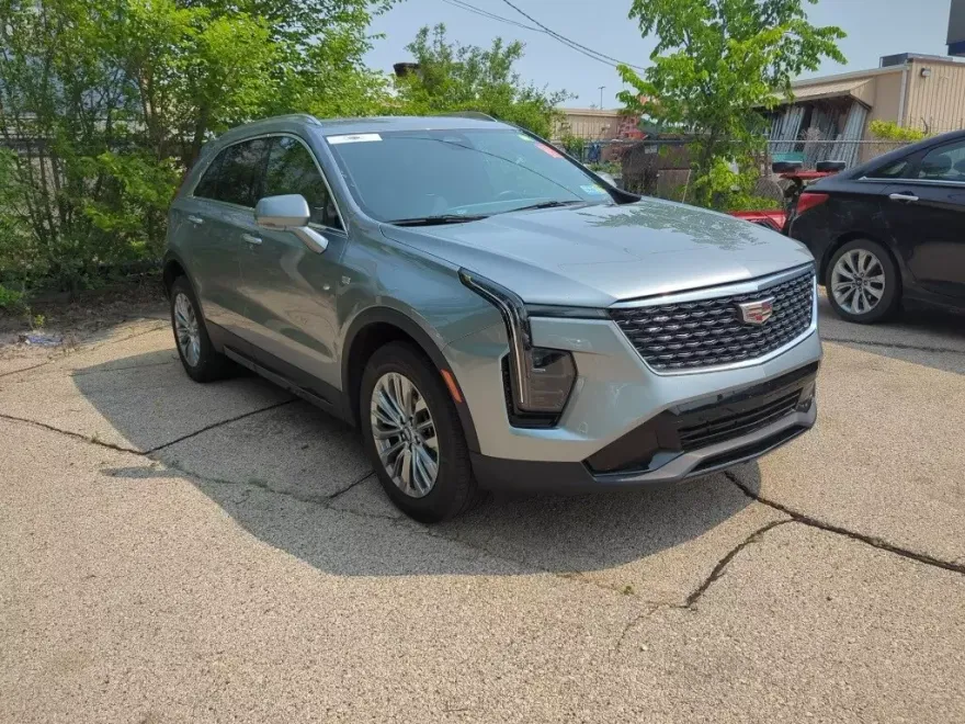 2024 Cadillac XT4 Premium Luxury photo 1