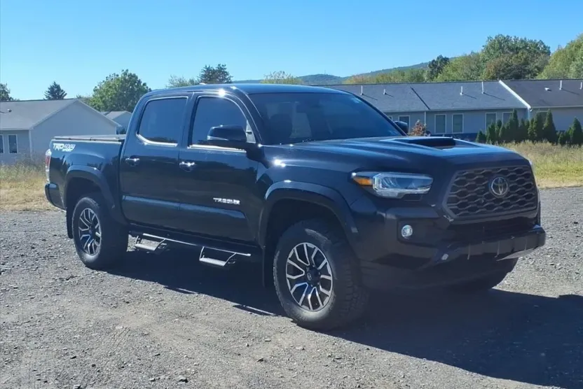 2022 Toyota Tacoma TRD Sport photo 1